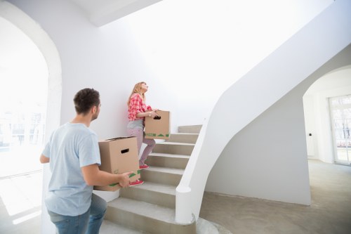 Careful loading support for a flat move in North London